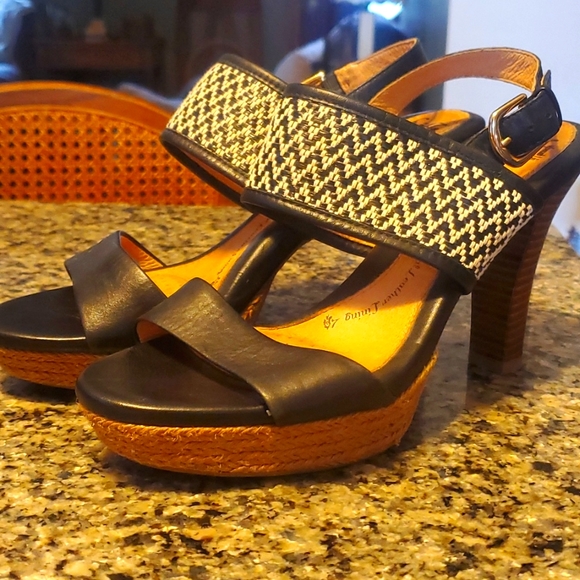 Softt Black and white sandals Size 9 - Picture 1 of 6